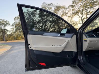 2015 Hyundai Sonata — photo 17 view