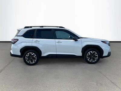 2025 Subaru Forester — photo 8 view