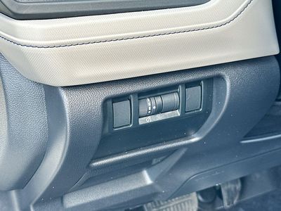 2025 Subaru Forester — photo 10 view