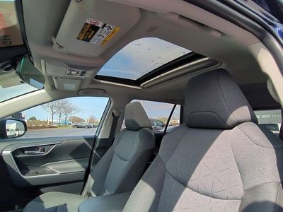 2025 Toyota RAV4 — photo 10 view