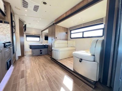2019 Dynamax ISATA 3 — photo 13 view