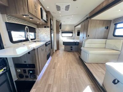 2019 Dynamax ISATA 3 — detail view