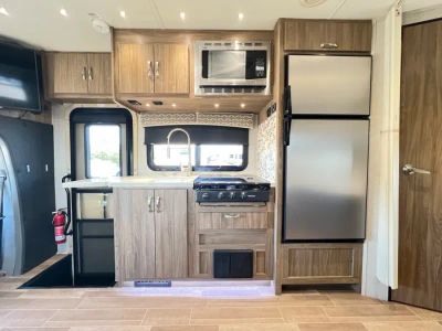 2019 Dynamax ISATA 3 — photo 7 view