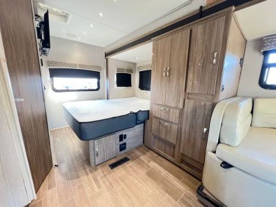 2019 Dynamax ISATA 3 — photo 15 view