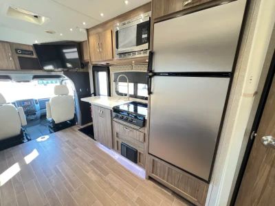 2019 Dynamax ISATA 3 — photo 9 view