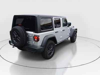 2024 Jeep Wrangler — photo 7 view
