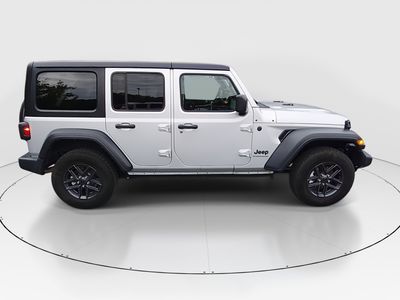 2024 Jeep Wrangler — photo 8 view