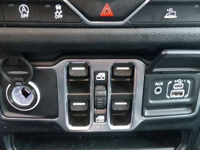 2024 Jeep Wrangler — photo 17 view