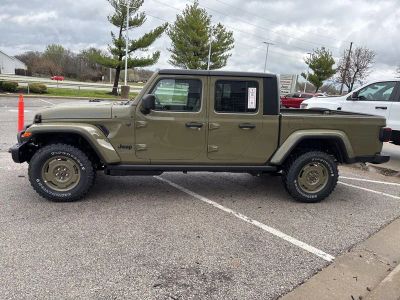 2026 Jeep Gladiator — photo 18 view