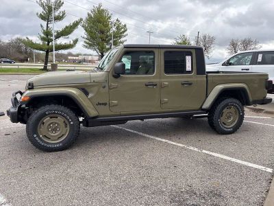 2026 Jeep Gladiator — photo 17 view