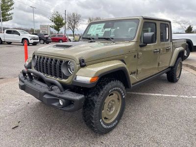 2026 Jeep Gladiator — photo 13 view