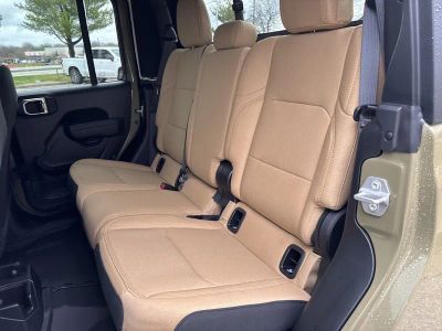 2026 Jeep Gladiator — photo 42 view