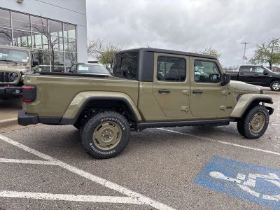 2026 Jeep Gladiator — photo 30 view