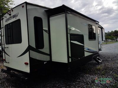 2021 Forest River RV Cherokee Arctic Wolf Suite — photo 19 view