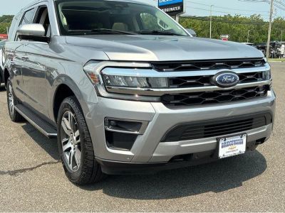 2022 Ford Expedition — side profile view