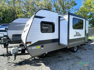 2022 Jayco Jay Flight SLX - Photo 3