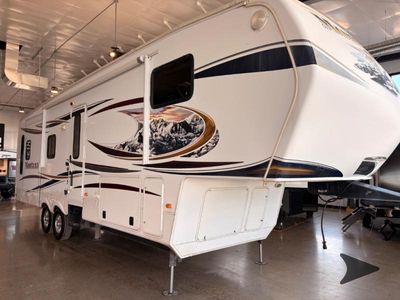 2013 Keystone RV Montana - Photo 2