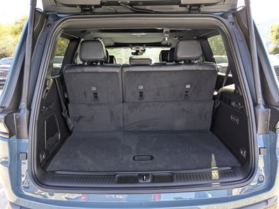 2026 Jeep Grand Wagoneer - Photo 12