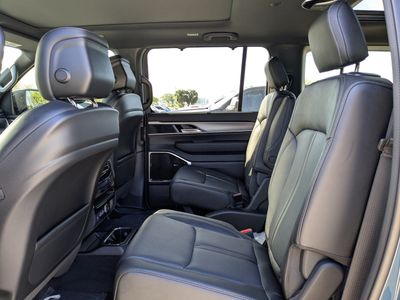 2026 Jeep Grand Wagoneer - Photo 14