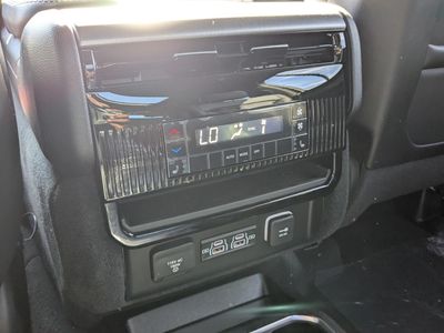 2026 Jeep Grand Wagoneer - Photo 16