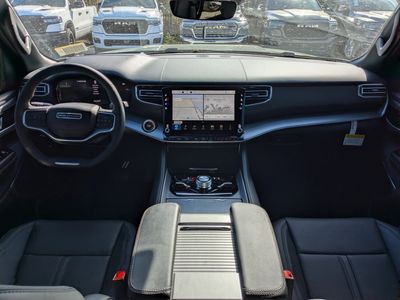 2026 Jeep Grand Wagoneer - Photo 17