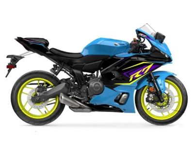 2026 Yamaha YZF-R7 — front three-quarter view