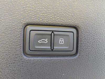 2023 Audi Q8 — photo 13 view