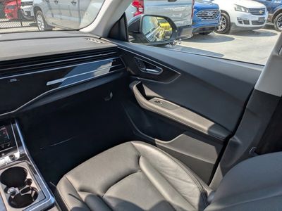 2023 Audi Q8 — photo 18 view