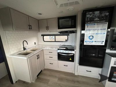 2026 Jayco Jay Feather — photo 18 view