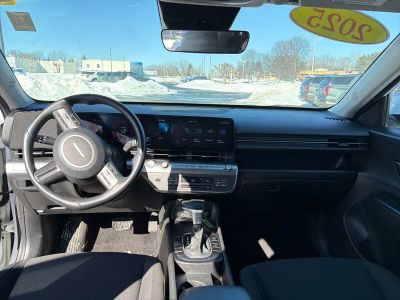 2025 Hyundai Kona SEL - Photo 15