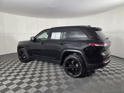 2024 Jeep Grand Cherokee — photo 8 view