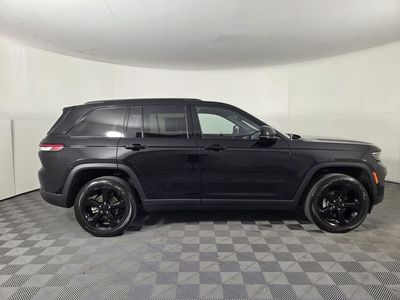 2024 Jeep Grand Cherokee — detail view