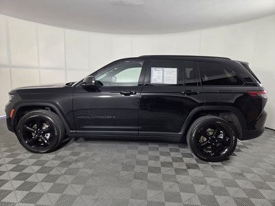 2024 Jeep Grand Cherokee — photo 9 view