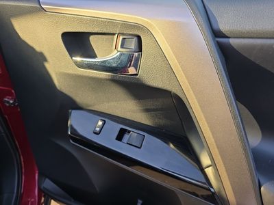 2018 Toyota RAV4 - Photo 9