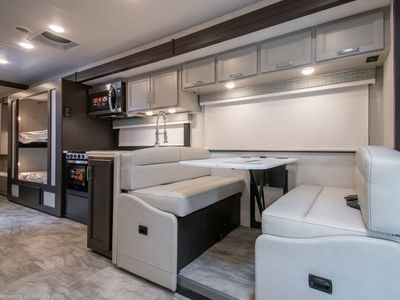 2026 Thor Motor Coach Magnitude Grand - Photo 12