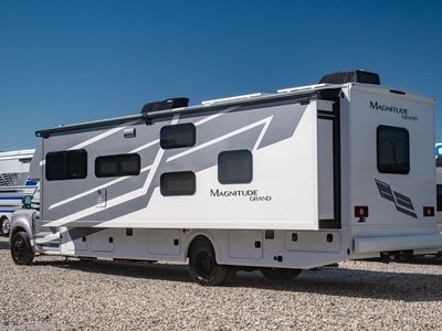 2026 Thor Motor Coach Magnitude Grand - Photo 2