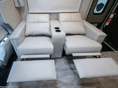 2026 Thor Motor Coach Magnitude Grand - Photo 10