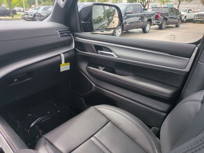 2026 Jeep Grand Wagoneer — photo 18 view