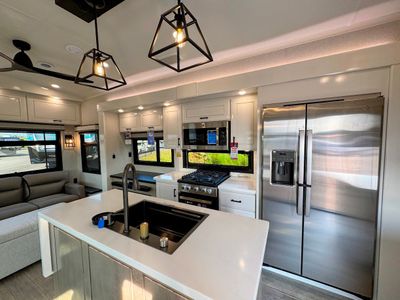2026 Jayco Pinnacle — photo 8 view