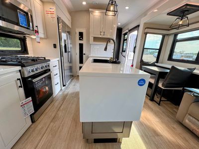 2026 Jayco Pinnacle — photo 13 view