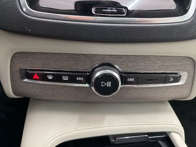 2023 Volvo XC90 - Photo 37