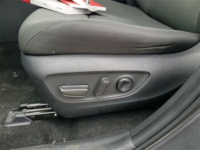 2025 Toyota RAV4 - Photo 14