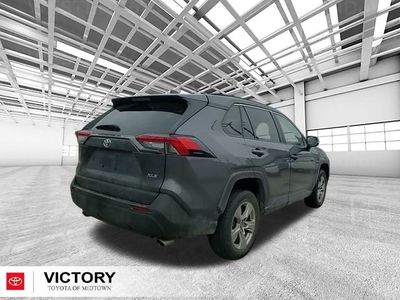 2025 Toyota RAV4 - Photo 3