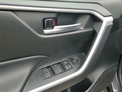 2025 Toyota RAV4 - Photo 12