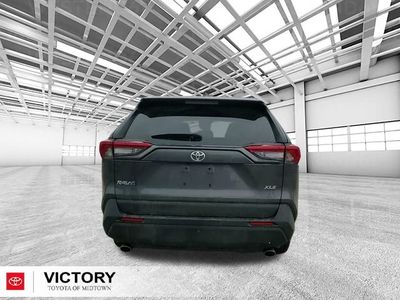 2025 Toyota RAV4 - Photo 4