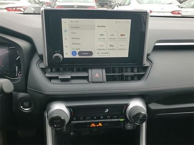 2025 Toyota RAV4 - Photo 19
