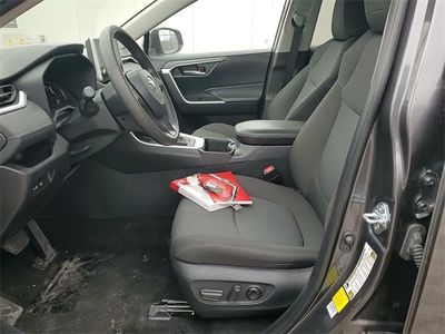 2025 Toyota RAV4 - Photo 13