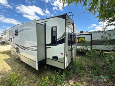 2021 Keystone RV Cougar — engine compartment view