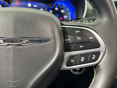 2025 Chrysler Pacifica — photo 17 view