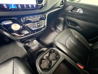 2025 Chrysler Pacifica — photo 22 view